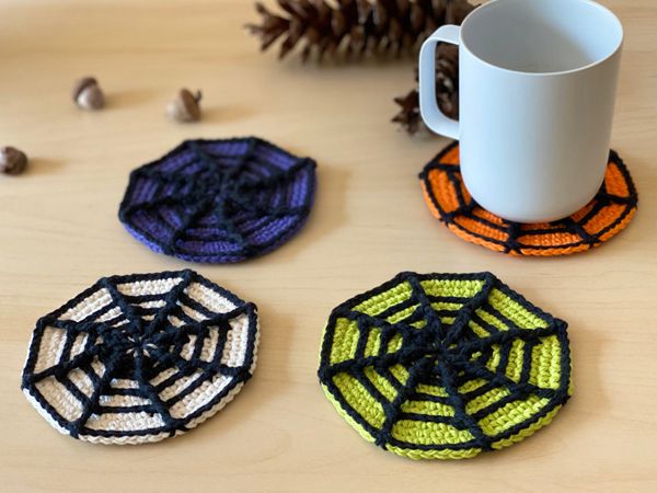 DIY-Spiderweb-Coasters