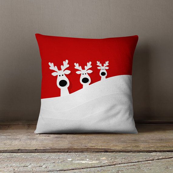 DIY-Reindeer-pillow-for-decoration