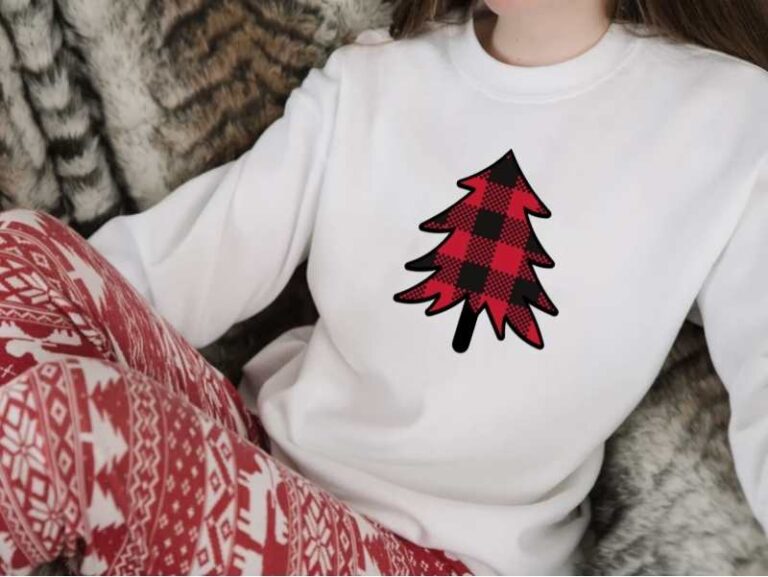 A-Christmas-tree-sweater-design-made-by-the-Silhouette-Cameo-machine.