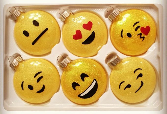 Cricut-emoji-ornaments-for-Christmas