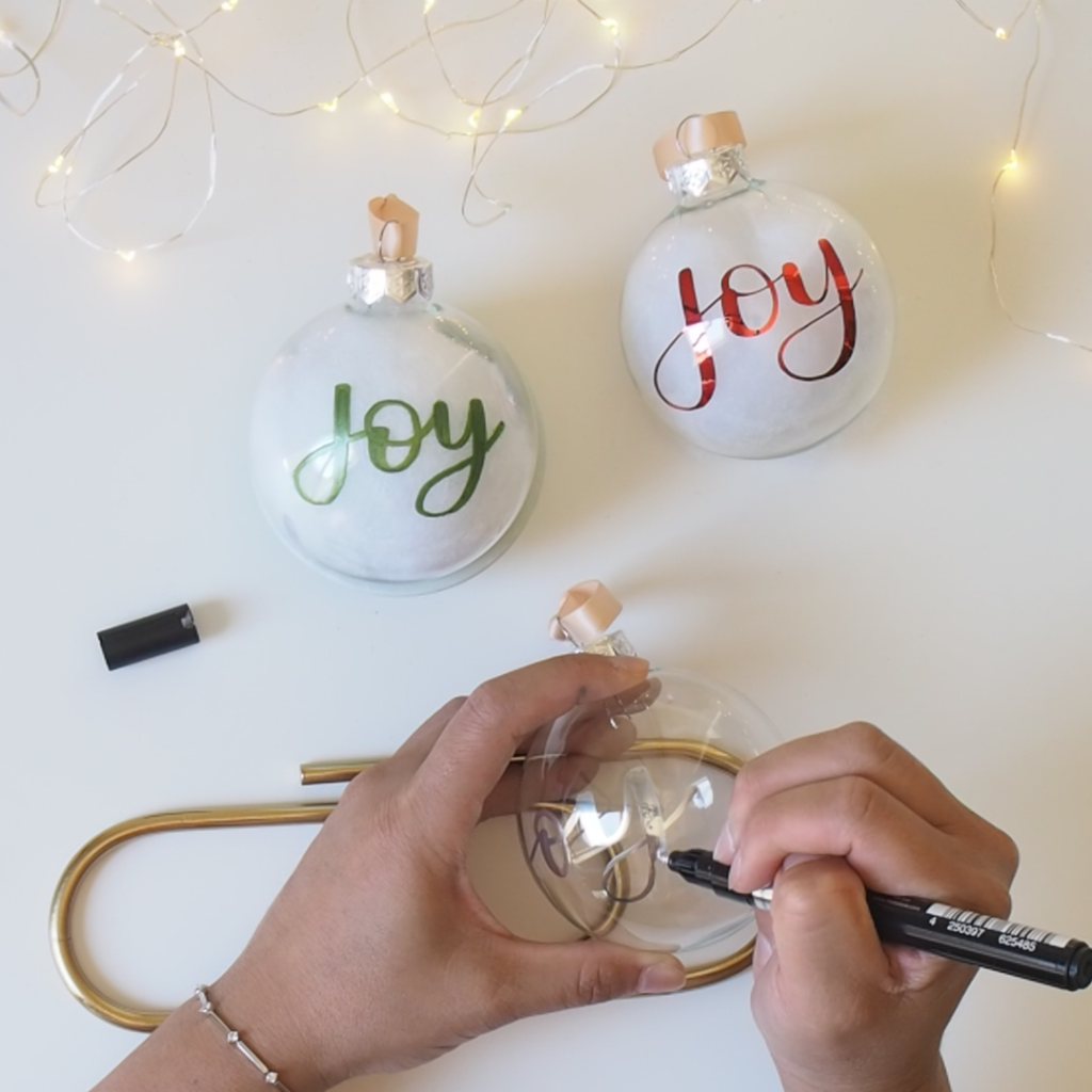 Create-personalized-baubles-while-having-fun-in-the-Cricut-crafting-process