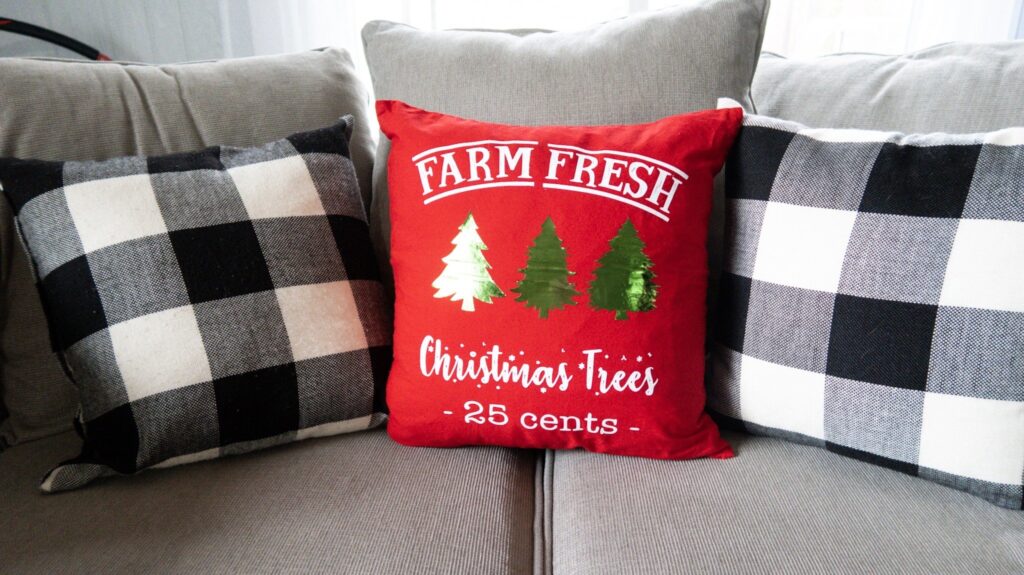 A-beautiful-Christmas-pillow-made-with-Cricut-for-Christmas