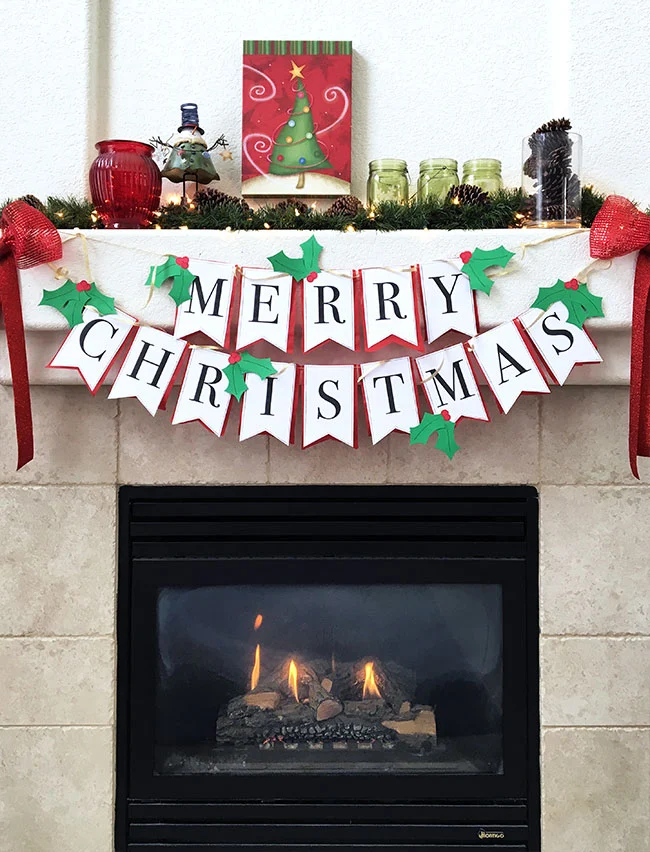 Christmas-banner-made-with-the-Cricut-cutting-machine