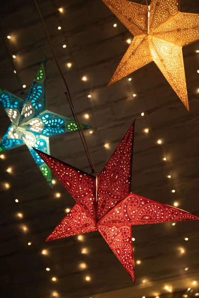 Make-Cricut-Paper-Star-Lanterns-to-brighten-up-your-Christmas-nights.