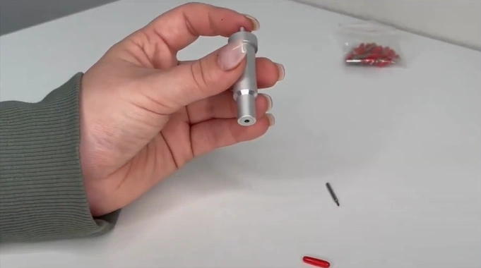 Insert the shaft of the new blade 