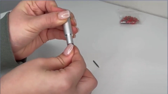 Use the new blade’s protective cover