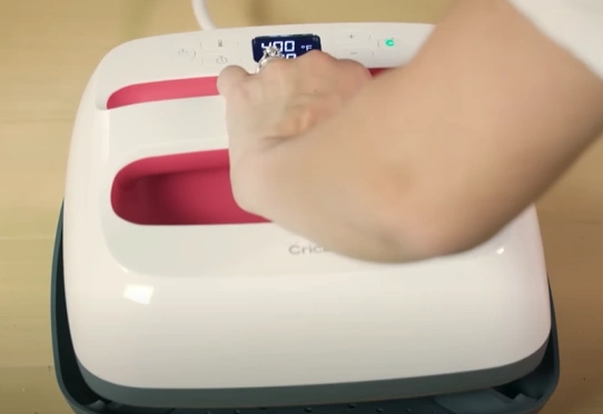 Place the Cricut EasyPress 2