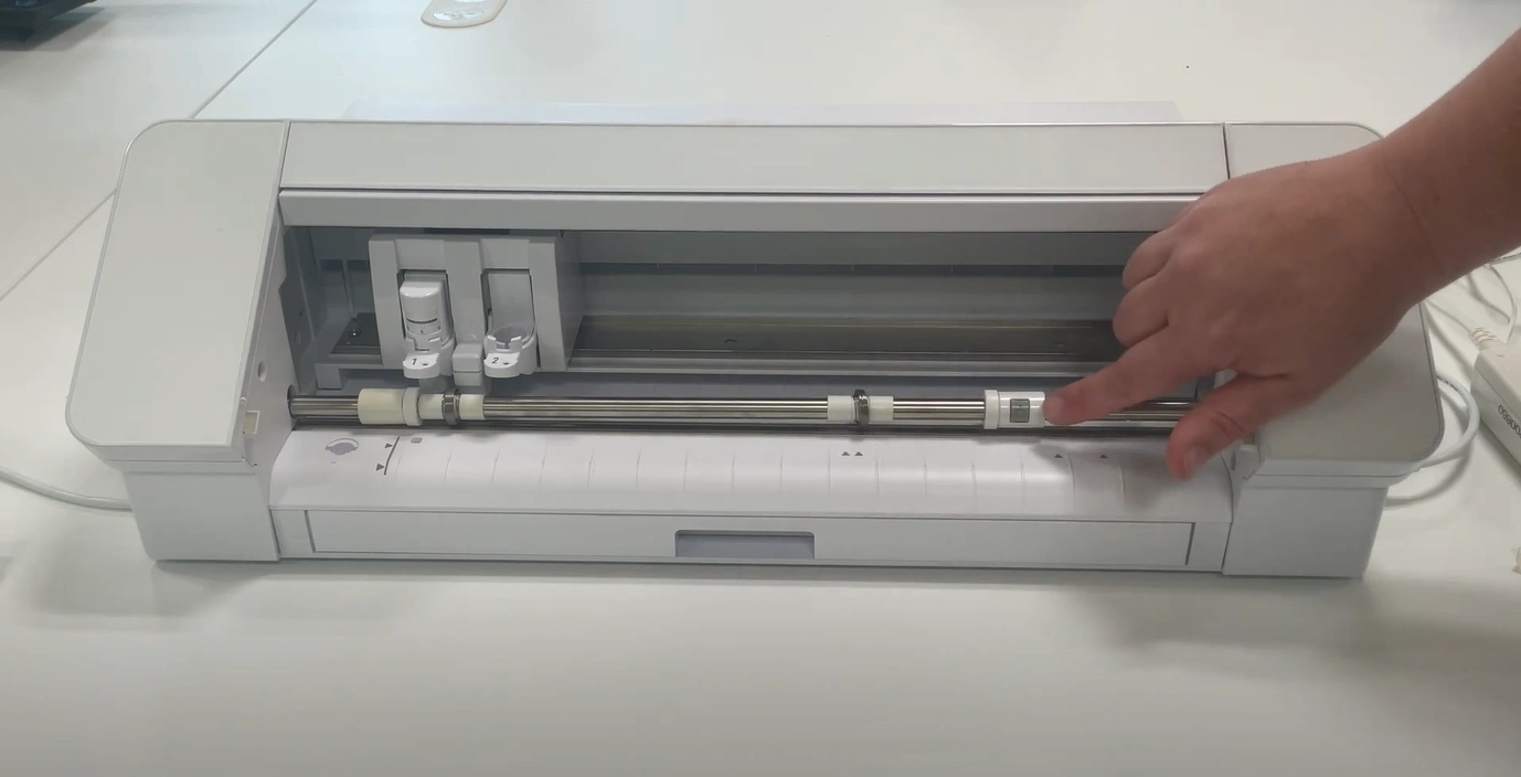 Check that the rollers of the machine are in an appropriate position